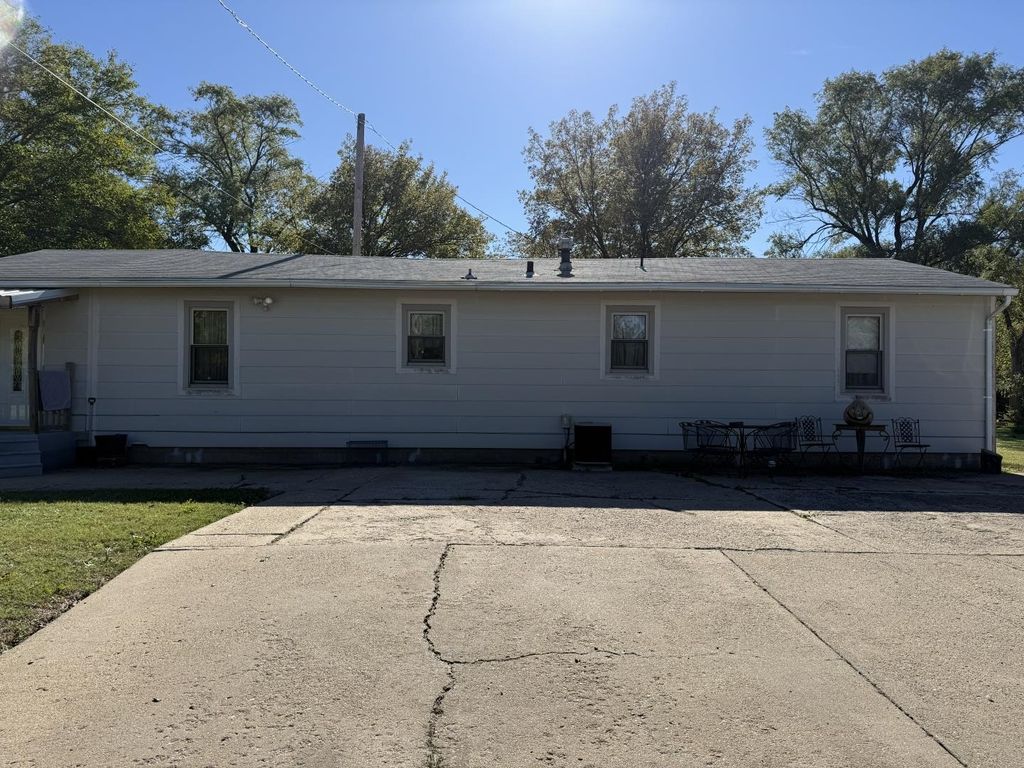 1213 N Front St., Salina, KS 67401