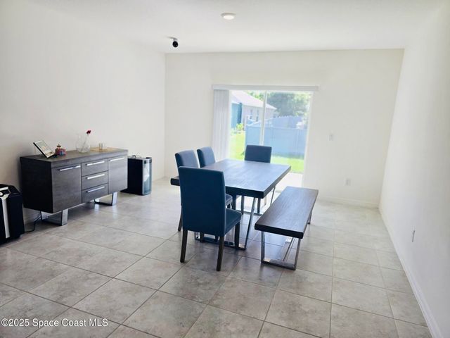 8975 102nd Avenue, Vero Beach, FL 32967