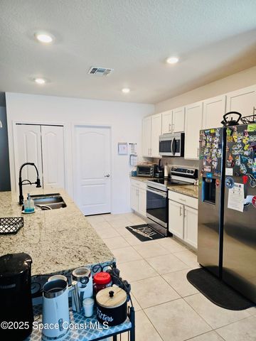 8975 102nd Avenue, Vero Beach, FL 32967