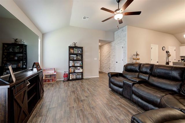 11652 SW 12th Street, Yukon, OK 73099