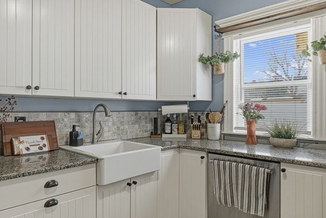 421 Maxfield St, New Bedford, MA 02740