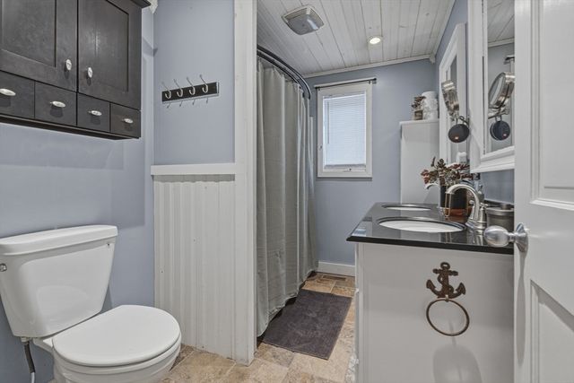 421 Maxfield St, New Bedford, MA 02740