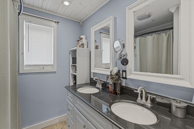 421 Maxfield St, New Bedford, MA 02740