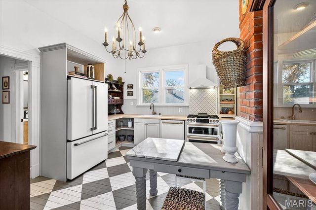 437 Selma Avenue, Webster Groves, MO 63119