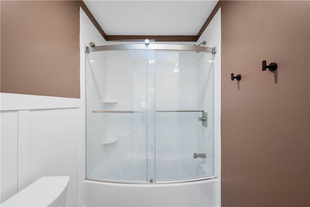 204 Buckels Ave, Houston, PA 15342