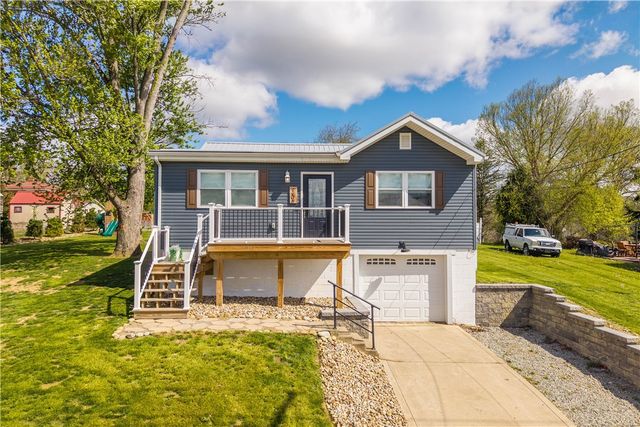 204 Buckels Ave, Houston, PA 15342