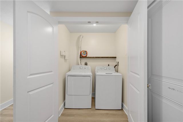 204 Buckels Ave, Houston, PA 15342