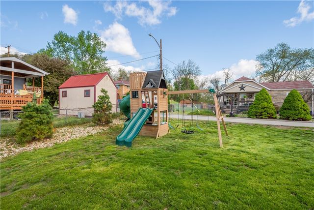 204 Buckels Ave, Houston, PA 15342