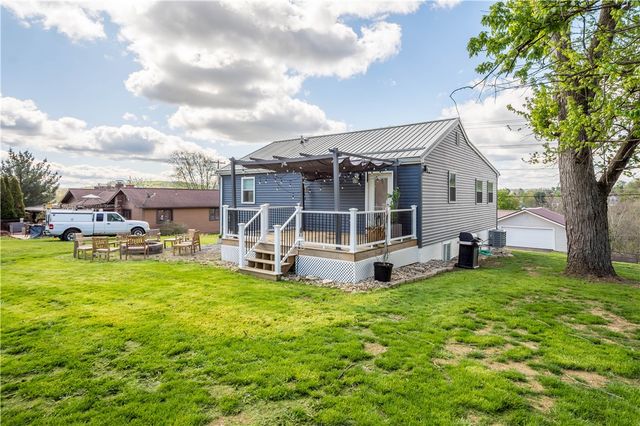 204 Buckels Ave, Houston, PA 15342