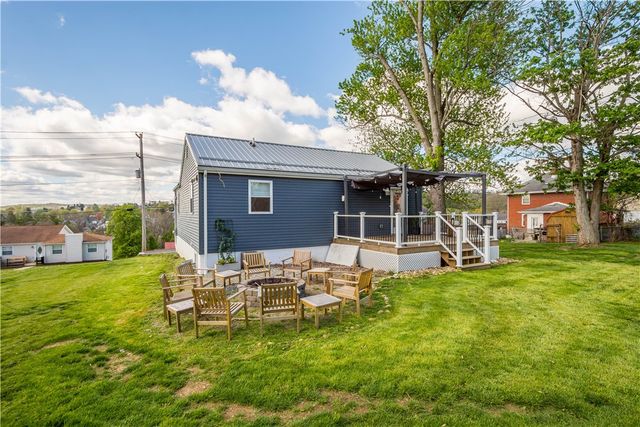 204 Buckels Ave, Houston, PA 15342
