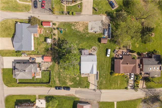 204 Buckels Ave, Houston, PA 15342