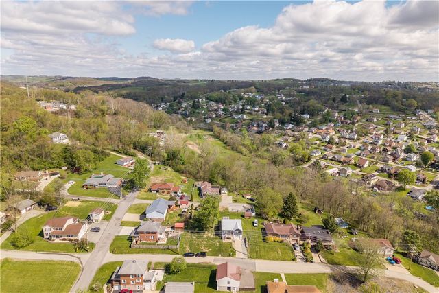 204 Buckels Ave, Houston, PA 15342