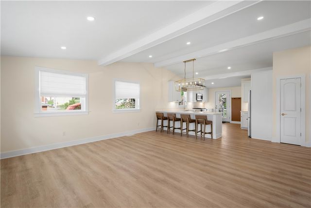 204 Buckels Ave, Houston, PA 15342