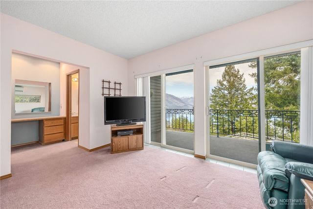 985 Guffy Road, Chelan, WA 98816