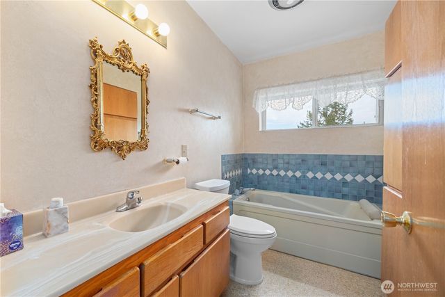 985 Guffy Road, Chelan, WA 98816