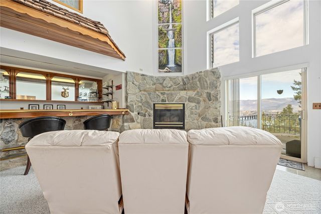 985 Guffy Road, Chelan, WA 98816