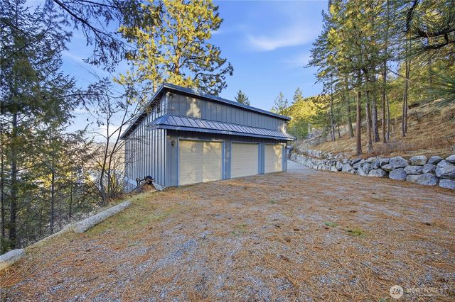 985 Guffy Road, Chelan, WA 98816