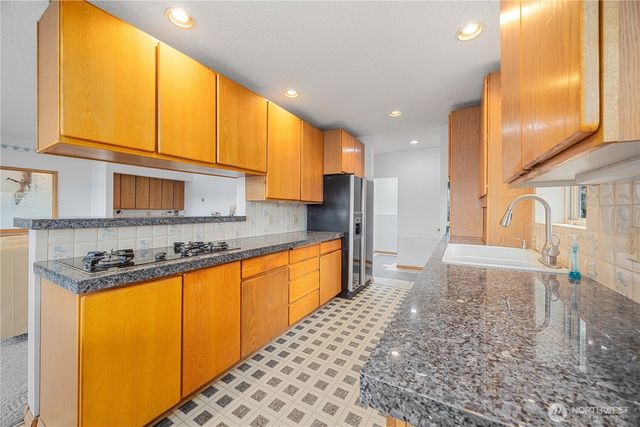 985 Guffy Road, Chelan, WA 98816