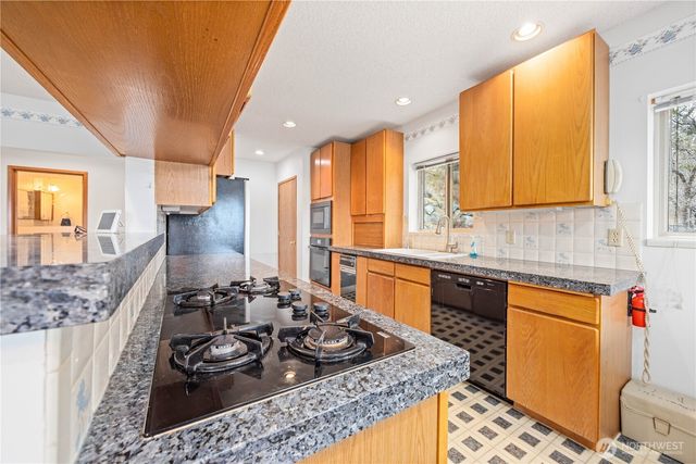 985 Guffy Road, Chelan, WA 98816