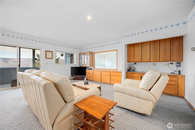 985 Guffy Road, Chelan, WA 98816