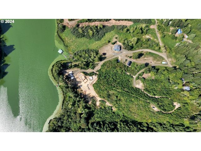 71399 Heavy Horse Rd, Lakeside, OR 97449