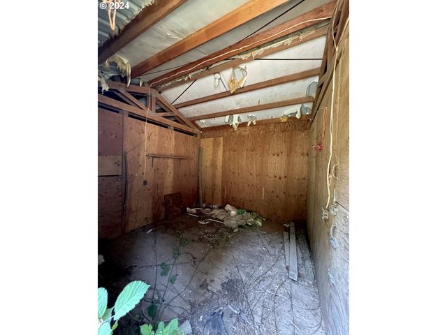 71399 Heavy Horse Rd, Lakeside, OR 97449
