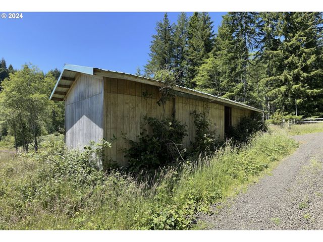 71399 Heavy Horse Rd, Lakeside, OR 97449