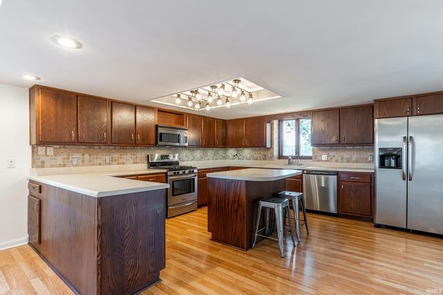 8211 Fawncrest Place, Fort Wayne, IN 46835