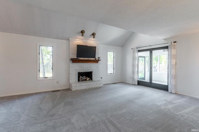 8211 Fawncrest Place, Fort Wayne, IN 46835