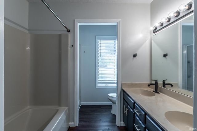 8211 Fawncrest Place, Fort Wayne, IN 46835
