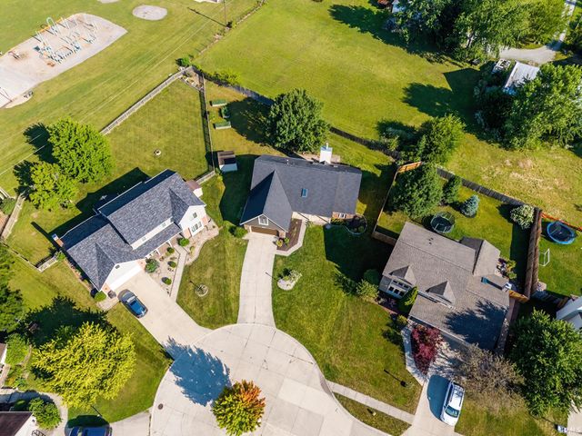 8211 Fawncrest Place, Fort Wayne, IN 46835