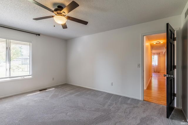 8211 Fawncrest Place, Fort Wayne, IN 46835