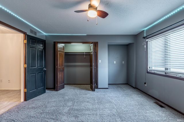 8211 Fawncrest Place, Fort Wayne, IN 46835
