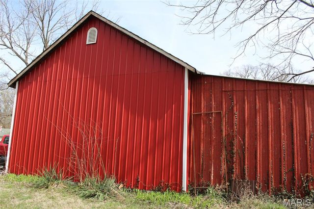 877 E Airline Drive, East Alton, IL 62024