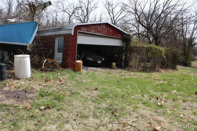 877 E Airline Drive, East Alton, IL 62024