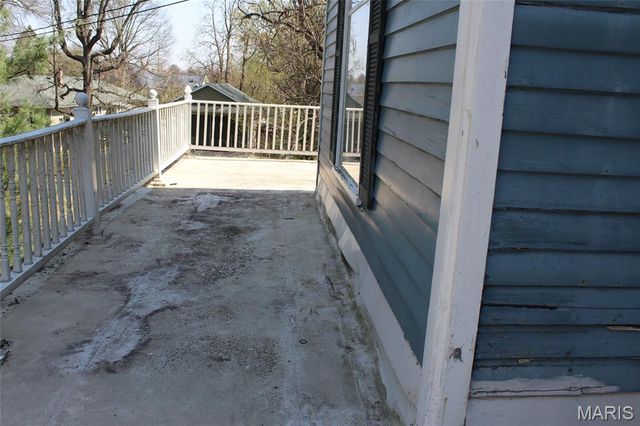 877 E Airline Drive, East Alton, IL 62024