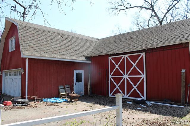 877 E Airline Drive, East Alton, IL 62024