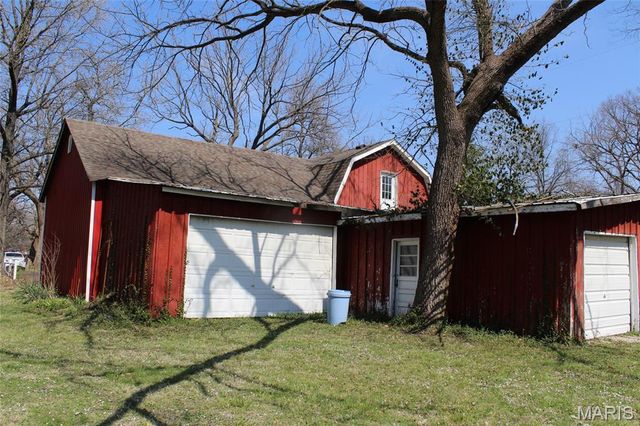 877 E Airline Drive, East Alton, IL 62024