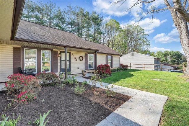 2159 Beavers LN, Vinton, VA 24179