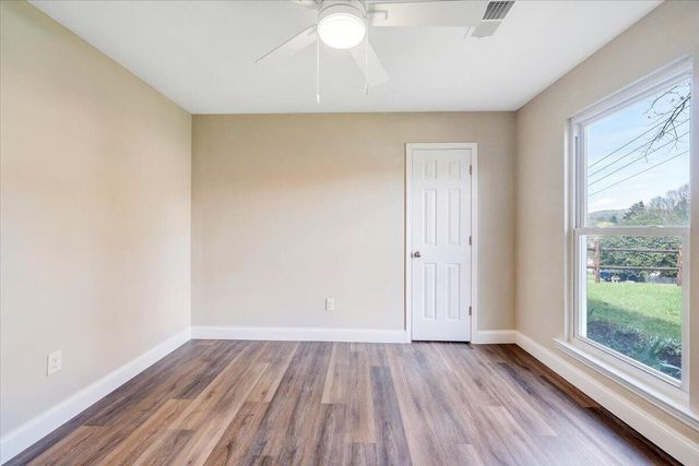 2159 Beavers LN, Vinton, VA 24179