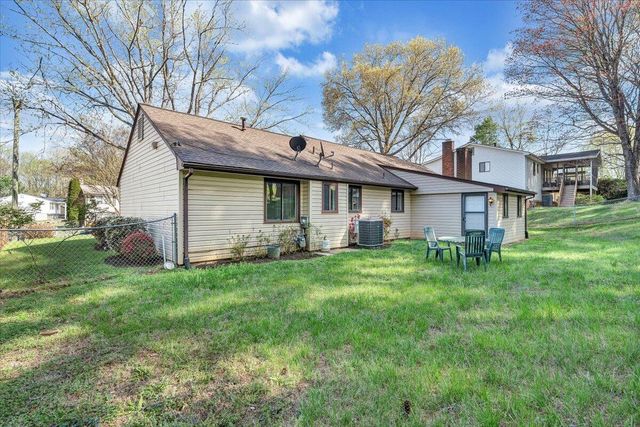 2159 Beavers LN, Vinton, VA 24179