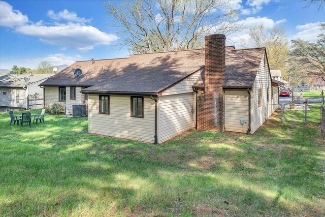 2159 Beavers LN, Vinton, VA 24179