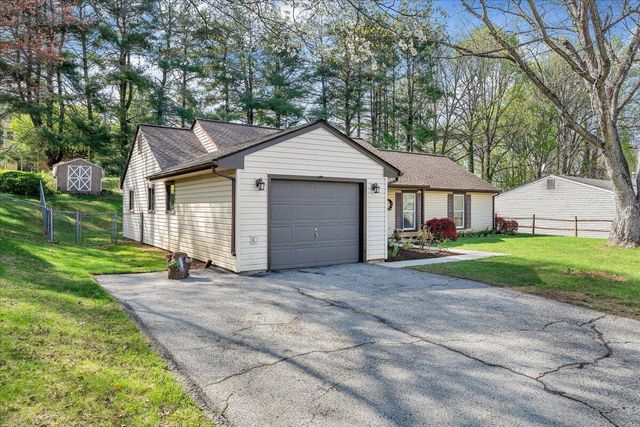 2159 Beavers LN, Vinton, VA 24179