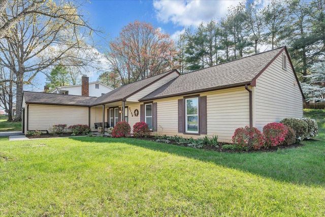 2159 Beavers LN, Vinton, VA 24179