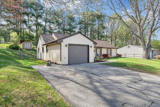 2159 Beavers LN, Vinton, VA 24179