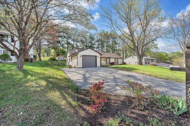 2159 Beavers LN, Vinton, VA 24179