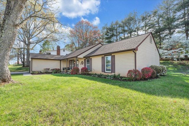 2159 Beavers LN, Vinton, VA 24179