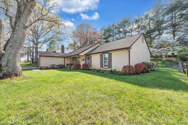 2159 Beavers LN, Vinton, VA 24179