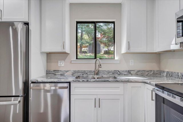 2159 Beavers LN, Vinton, VA 24179