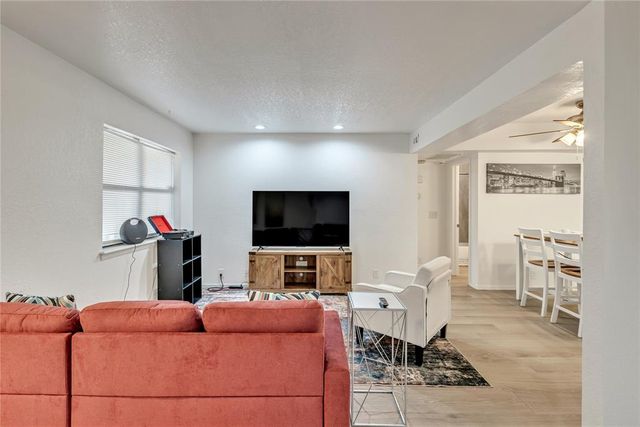 11409 Springhollow Road 505, Oklahoma City, OK 73120